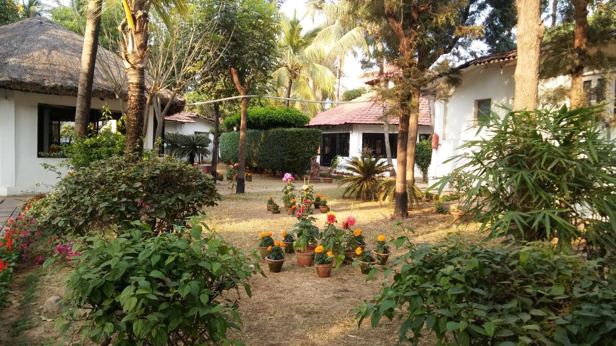 Chhuti Holiday Resort 볼푸르 외부 사진